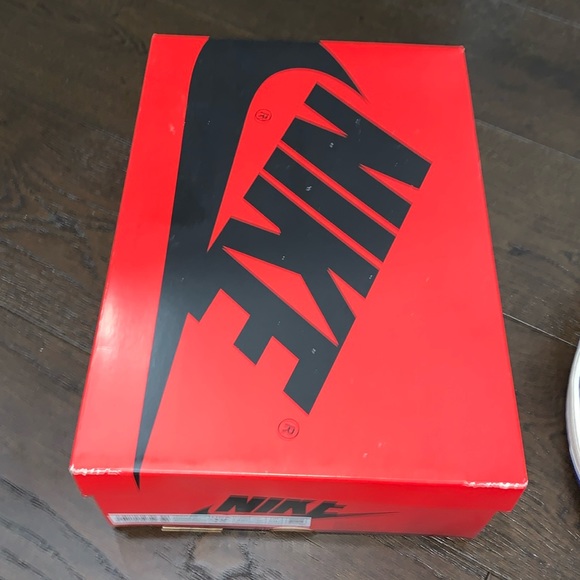 🔥Nike Jordan 1 Retro High OG Women’s 12.5 or 10 Men’s - Picture 9 of 10